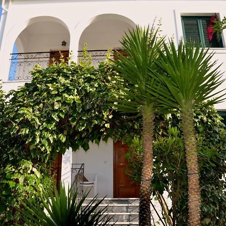 Kostas' Garden Apartamento Roda  Exterior foto