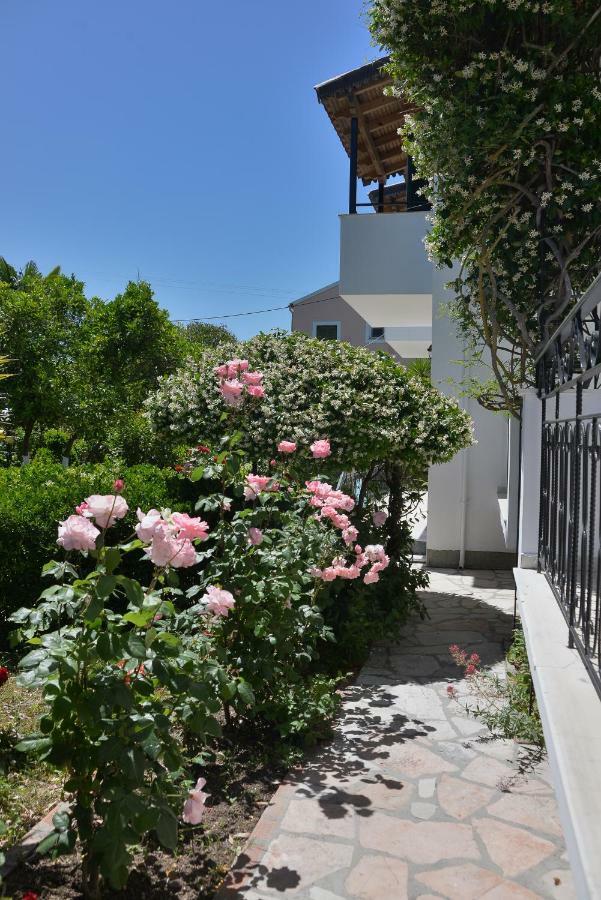 Kostas' Garden Apartamento Roda  Exterior foto