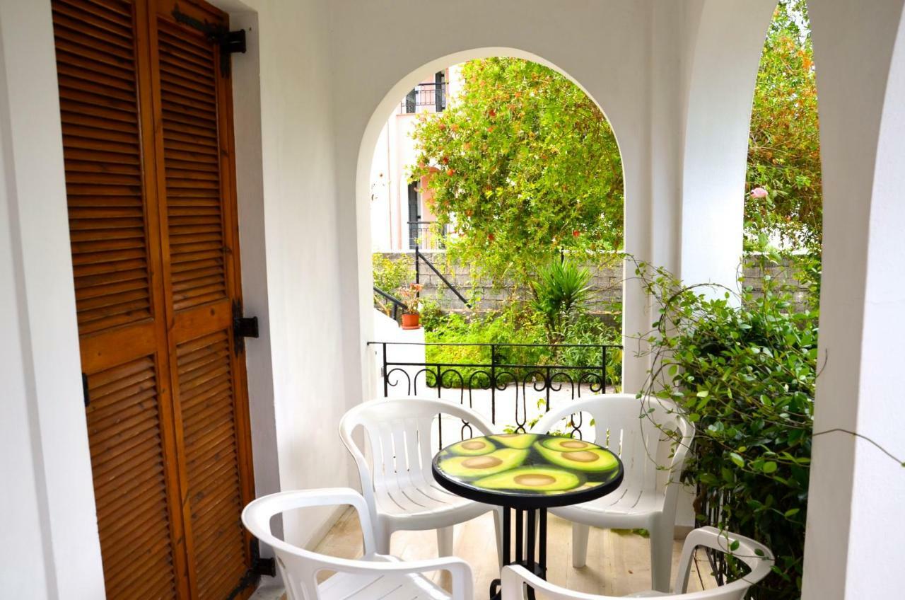 Kostas' Garden Apartamento Roda  Exterior foto