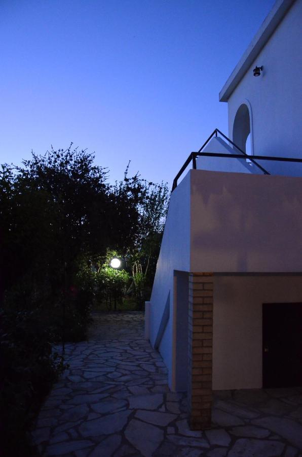 Kostas' Garden Apartamento Roda  Exterior foto
