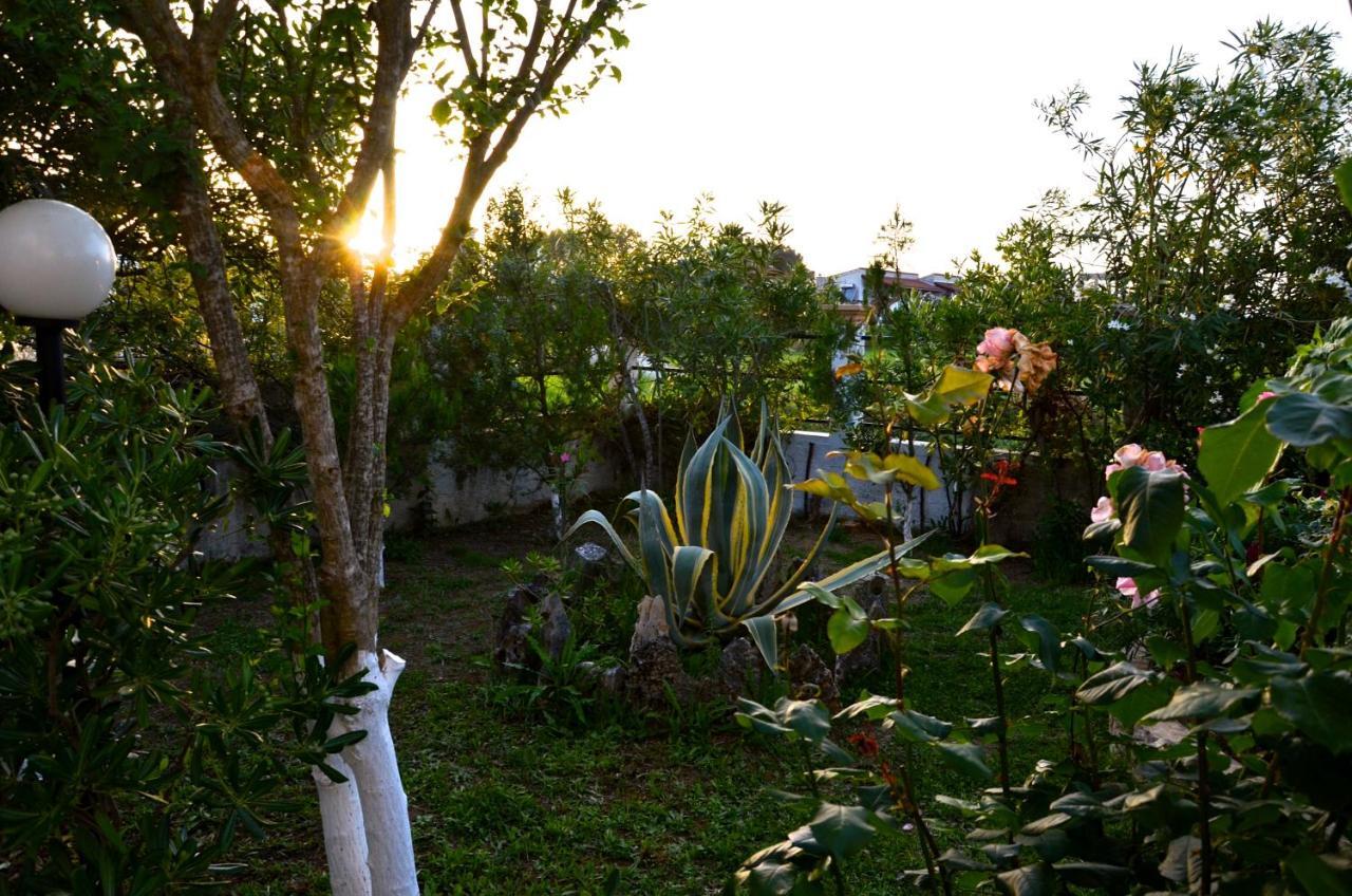 Kostas' Garden Apartamento Roda  Exterior foto