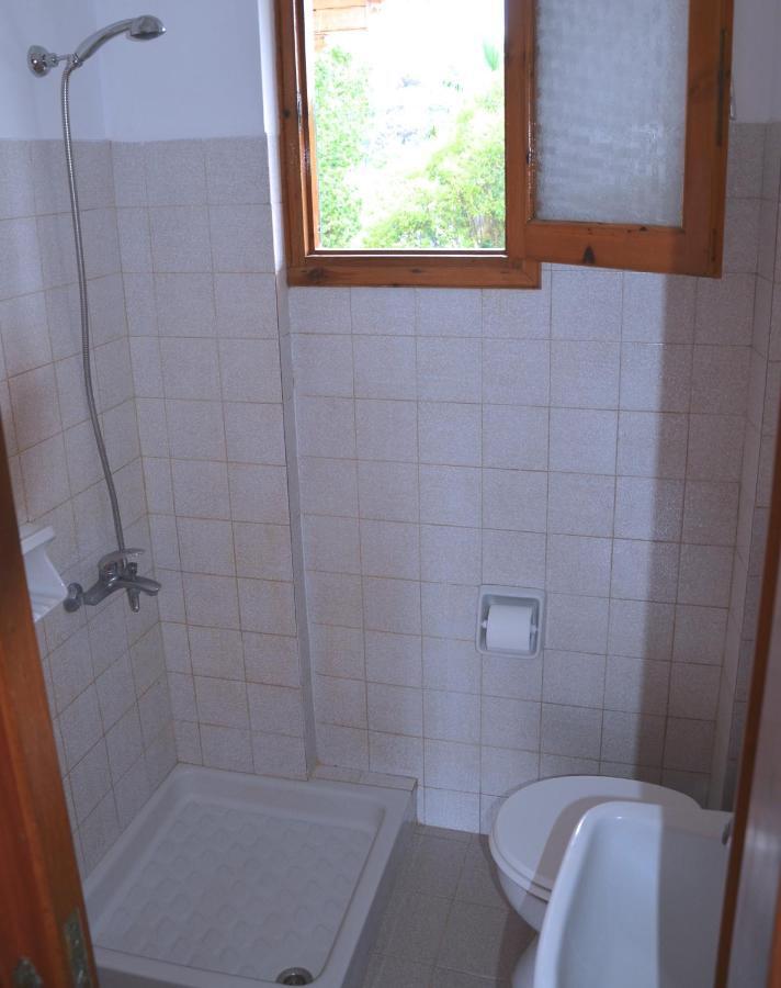 Kostas' Garden Apartamento Roda  Exterior foto